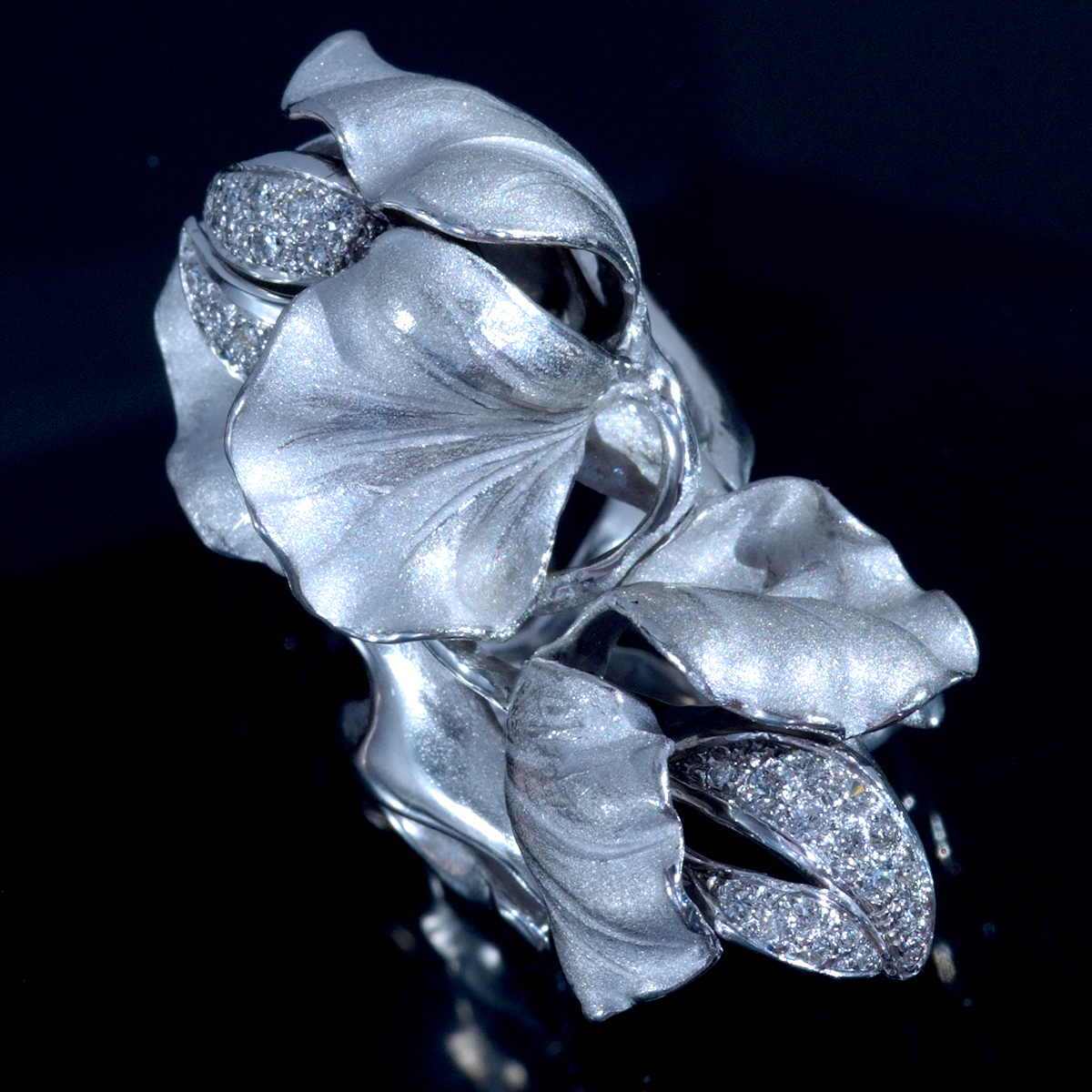 F1460【ANNAMARIA】芸術家アンナマリア カッミッリ 天然絶品ダイヤモンド２７pcs 最高級18金WG無垢セレブリティビッグリング