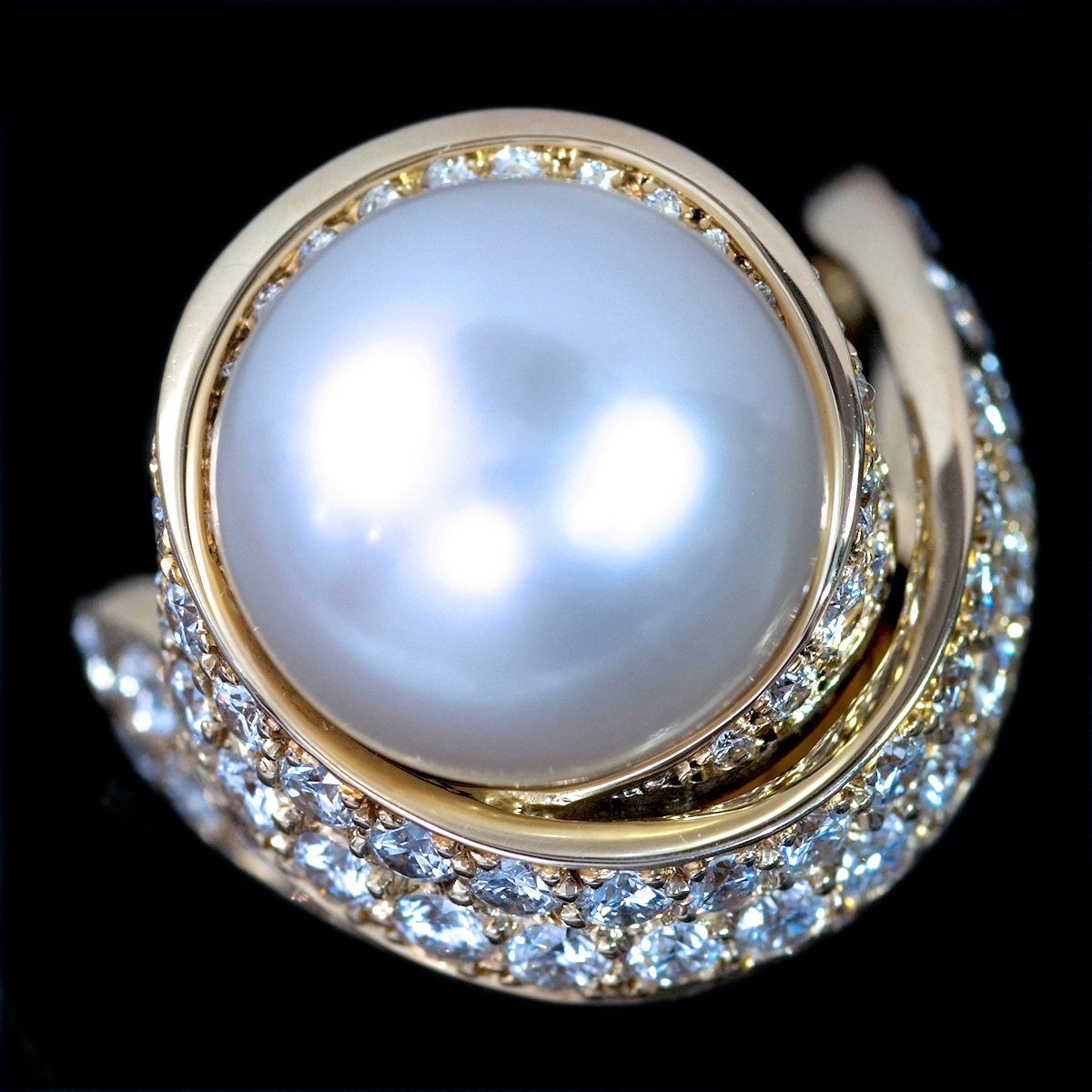 E9559【CHANEL】シャネル 美しい大粒南洋真珠１３．７mm 天然純正ダイヤモンド６４pcs 最高級18金無垢ビックリング