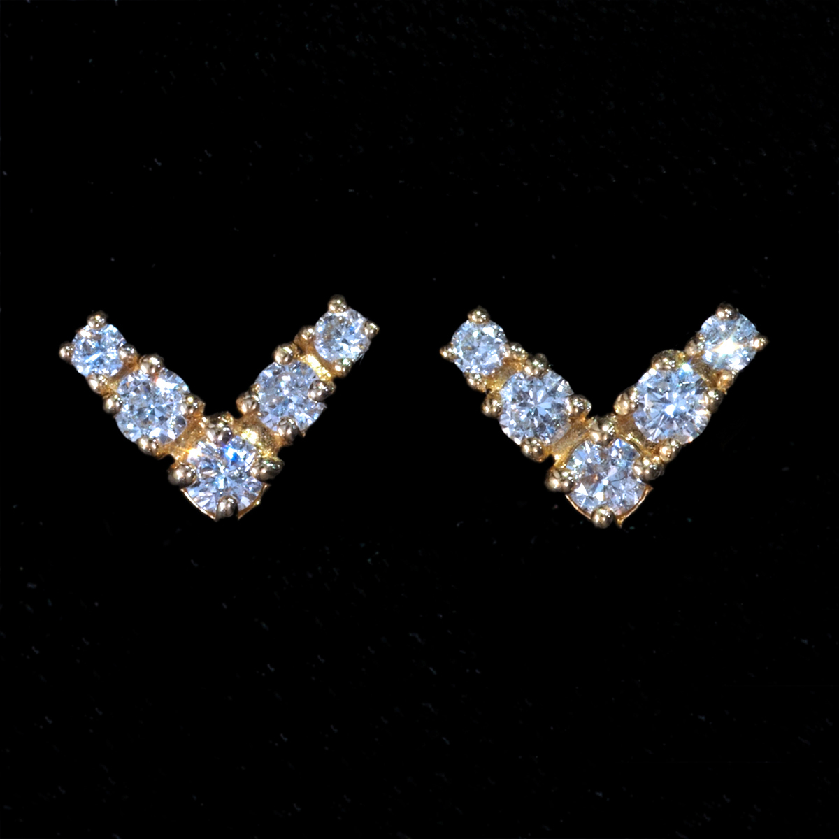 *PE3567YG【BC新作ウェディングジュエリー】Flying V Diamond Earrings 天然上質ダイヤモンド０．１０ct 最高級18金無垢男女ピアス 新品