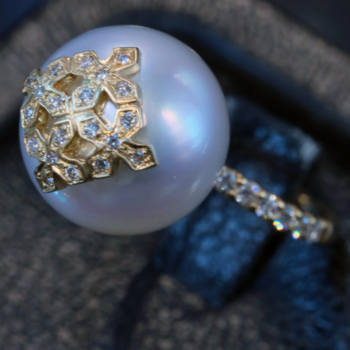 F2039【LOREE RODKIN】ローリー・ロドキン 美しい南洋真珠１２．６mm 天然絶品ダイヤモンド０．２５ct 最高級18金無垢リング