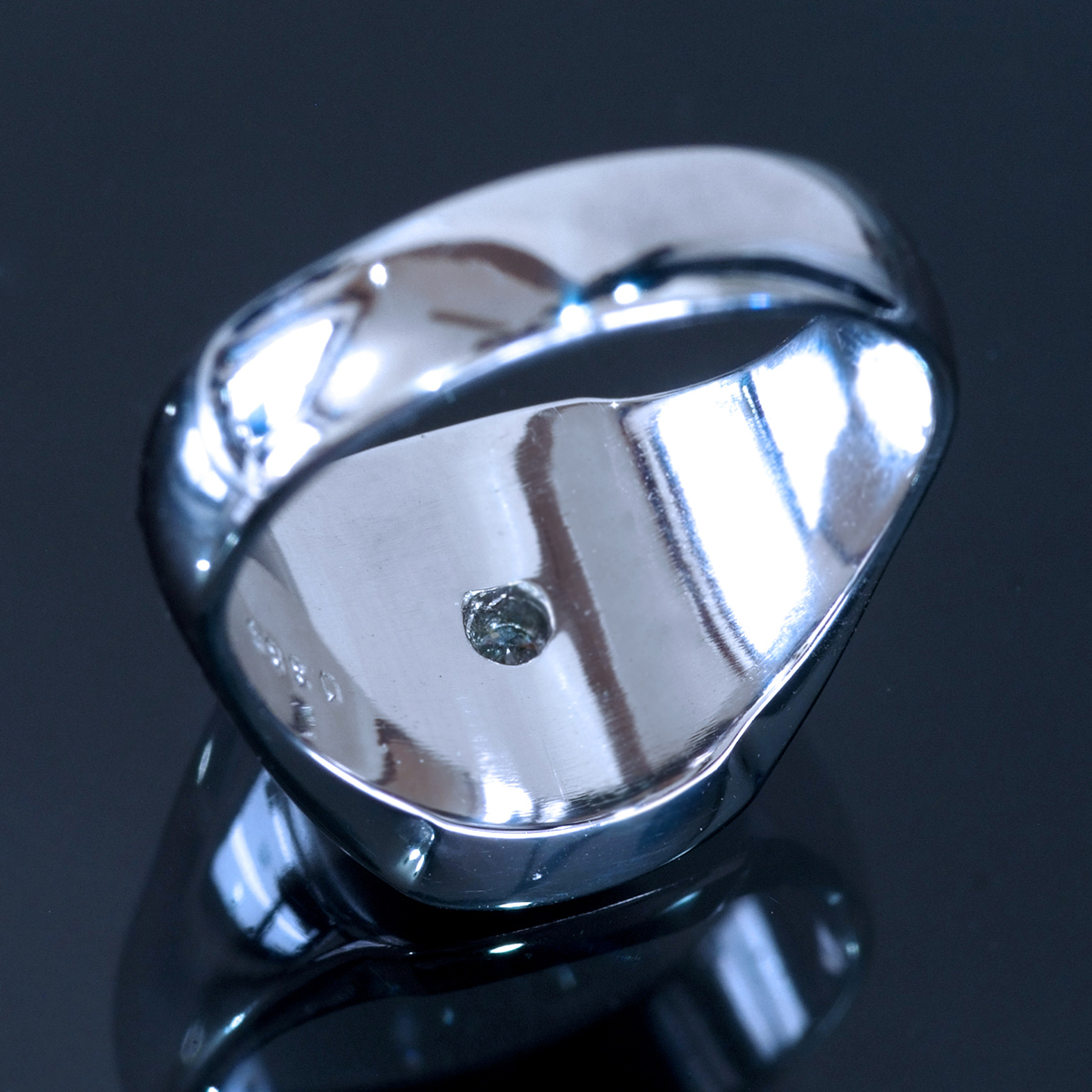 E8514 美しい天然大粒ダイヤモンド０．３８５ct 最高級Pt900無垢メンズリング サイズ23号 重量25.71g 縦幅14.5mm_画像3