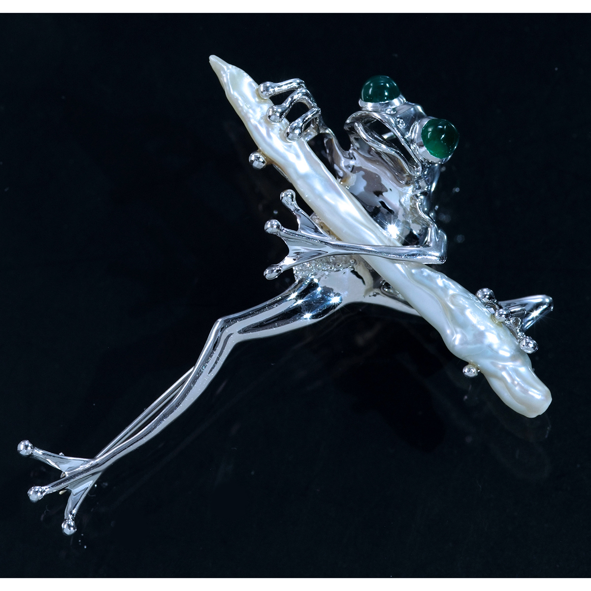 超人気の F1483【Frog】カエル グリーンカルセドニー 最高級18金WG無垢