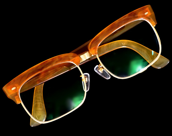 世界的に B8393 眼鏡界の最高峰! 幅148.0×49.7mm 重さ65.0g 最高級18金無垢セレブリティ眼鏡 天然本鼈甲 フルリム