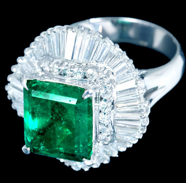 値段が安い  エメラルドリング　ダイヤモンド　⭐︎大特価⭐︎ pt900 リング