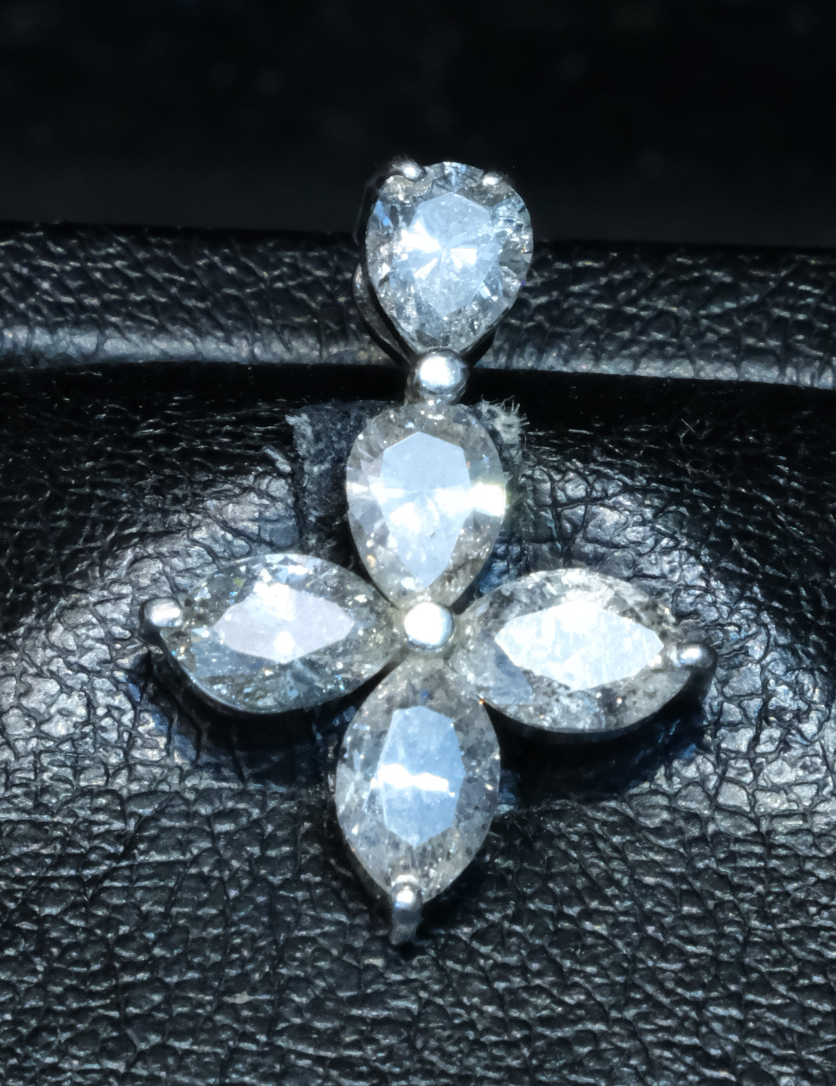F2431【CROSS】天然大粒ダイヤモンド３．７７ct 最高級Ｐｔ９００無垢ペンダント 重量2.86g サイズ24.37x17.57mm