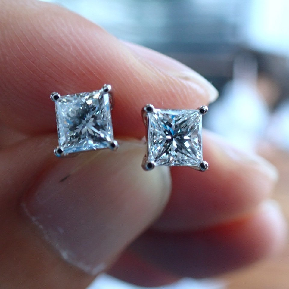 F2540 excellent article [TASAKI]tasaki large grain rarity diamond 0.70,0.75ct top class Pt900 earrings weight 2.4g width 6.0×5.6?