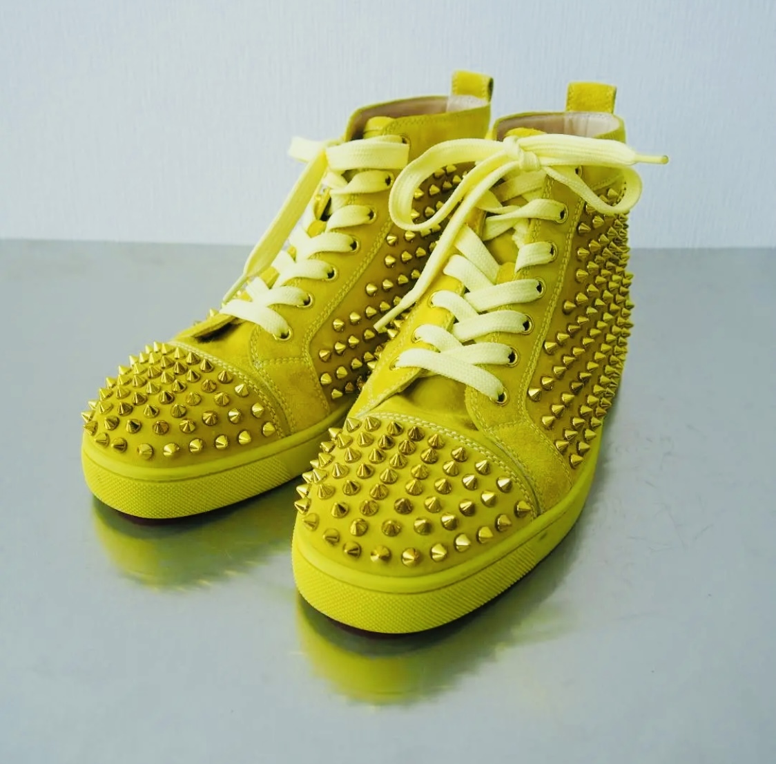 Christian Louboutin size 40 LOUIS FLAT VEAUVELOURS SPIKES