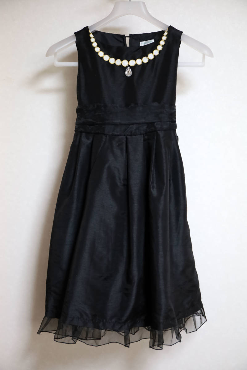 キャサリンコテージ　黒ドレス　ワンピース　140　発表会　冠婚葬祭_前面:ネックレスっぽいデザイン