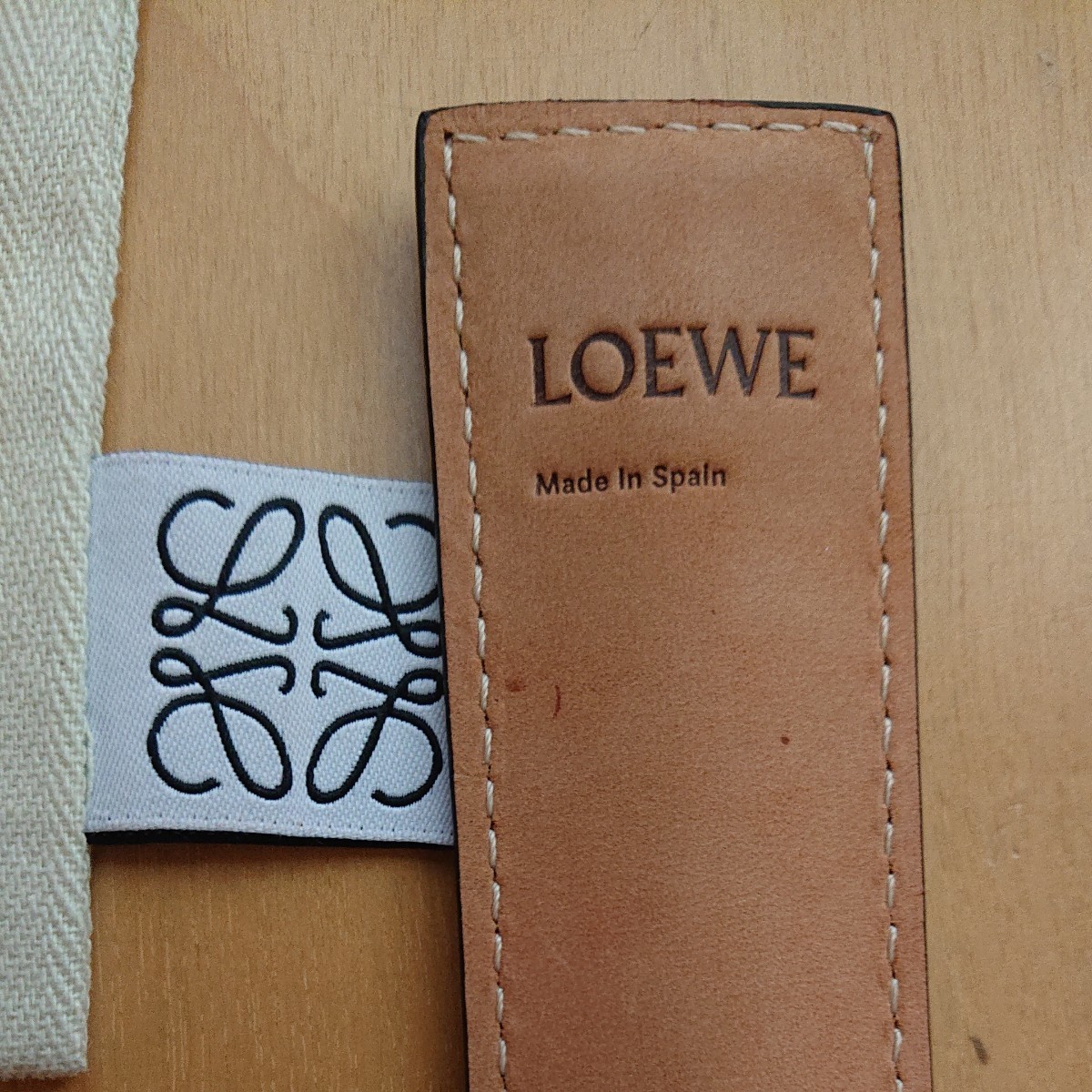 LOEWEロエベ スモールスラップ ブレスレット タン | laninternet.com.br