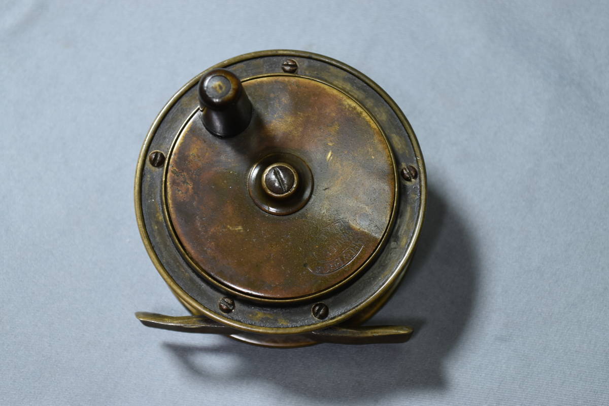 HARDY VINTAGE FLY REEL ENGLAND,C1880-1904　all brass rare ,rod in hands,oval logo,68mmx30mm, HE1-310 #Hardy #ハーディ