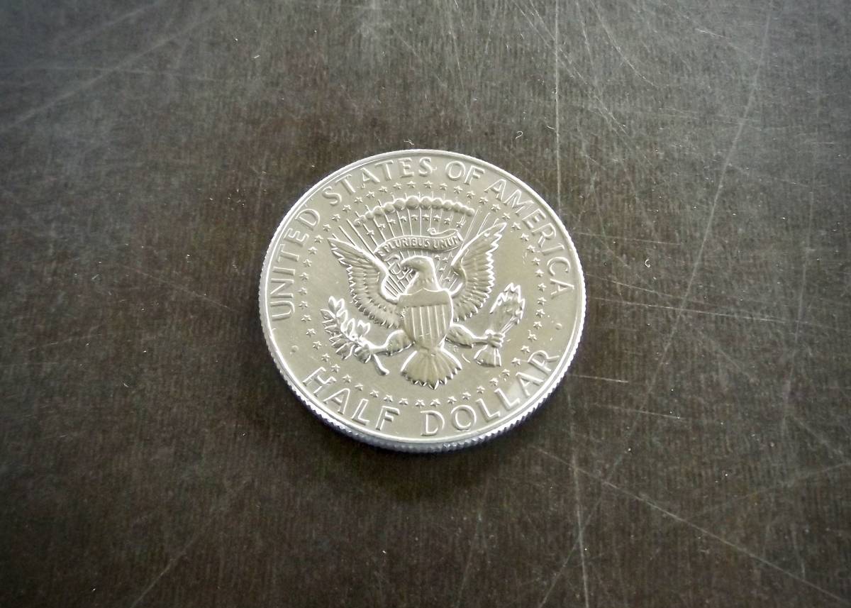 1968年 D刻印　ケネディ50セント銀貨　送料無料（13836）シルバー400　USA 貨幣　ハーフダラー アメリカ 硬貨_画像2