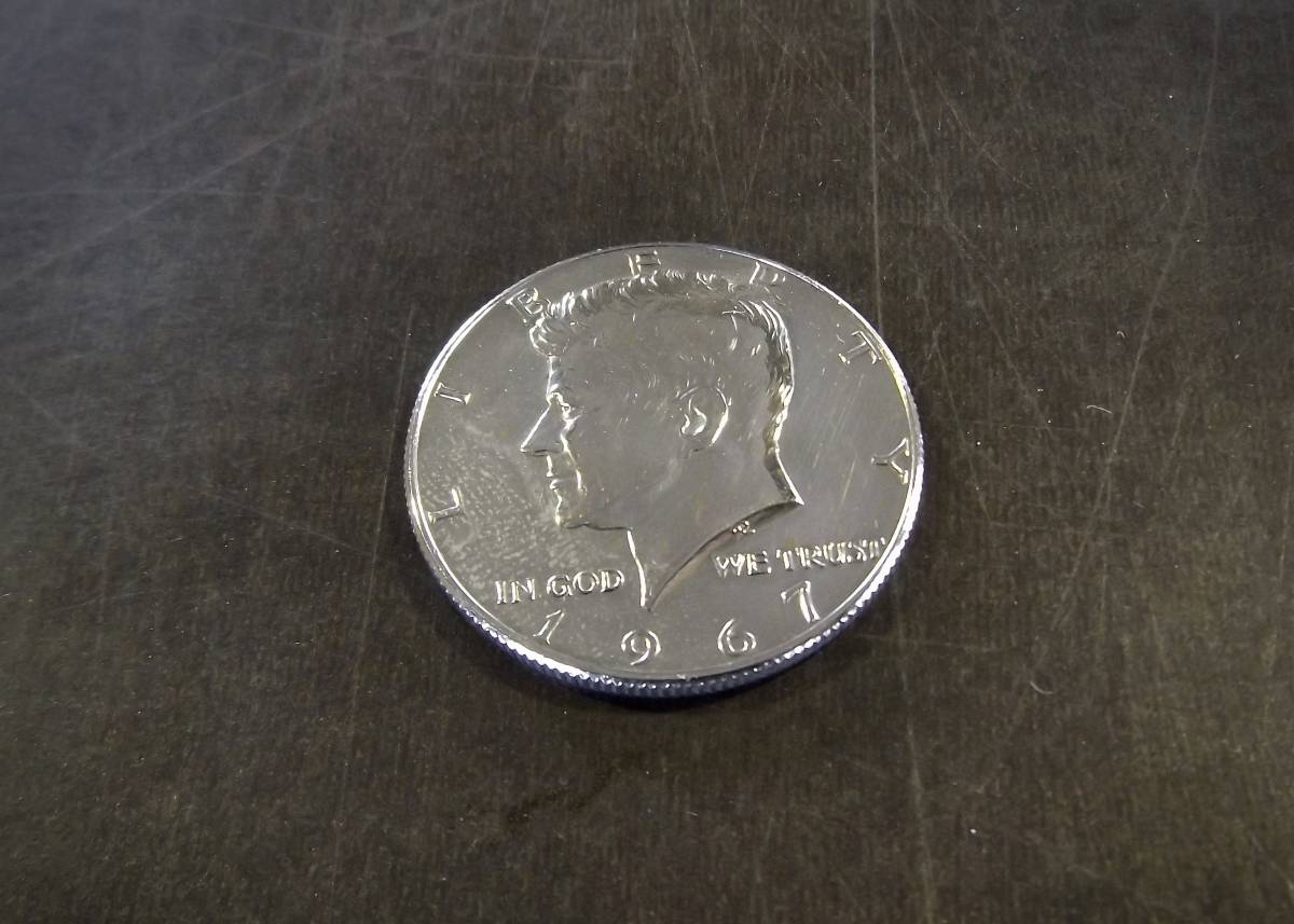1967年 ケネディ50セント銀貨　送料無料（13971）シルバー400　USA 貨幣　ハーフダラー アメリカ 硬貨_画像1
