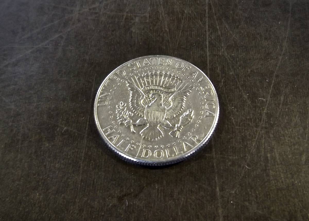 1967年 ケネディ50セント銀貨　送料無料（13971）シルバー400　USA 貨幣　ハーフダラー アメリカ 硬貨_画像2
