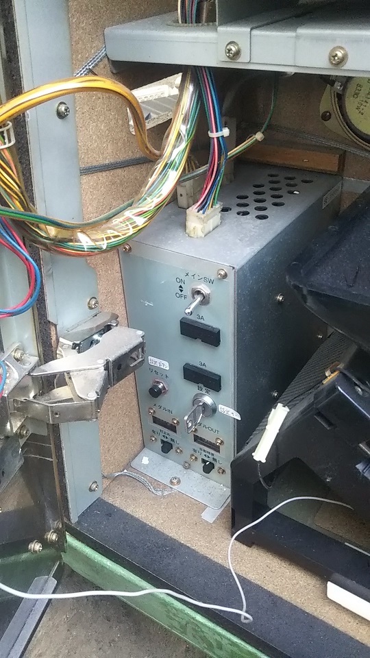 ☆USED パチスロ実機 レトロ メーシー サンダーV 100V ドアキー 設定