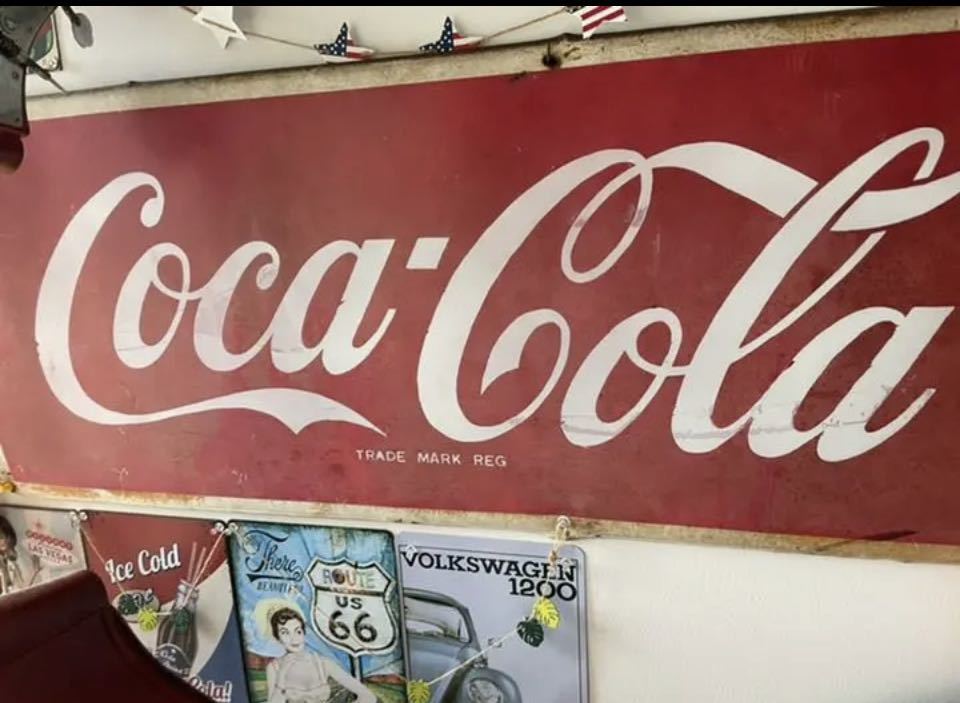 タイ　レトロ風ブリキ看板　コーク赤　コカコーラ　Coke