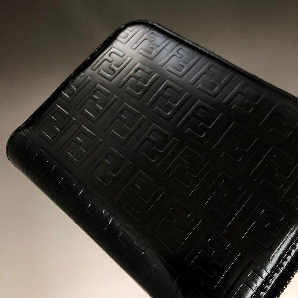FENDI フェンディ ズッカ柄 エナメル ラウンドジップ 財布 二 FENDI フェンディ ズッカ柄 エナメル ラウンドジップ 財布 二