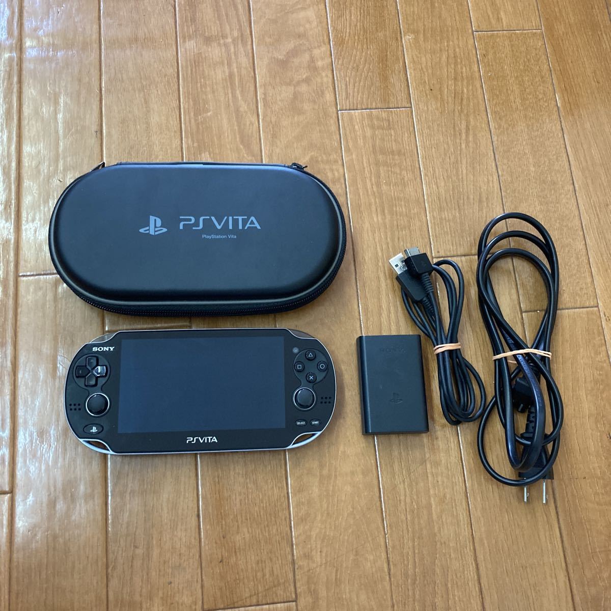 PS Vita PCH-1100 初期型 プレゼント付き（16G） - 通販 - gofukuyasan.com