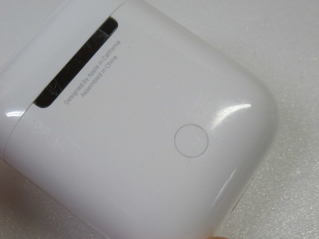 2022人気セール ヤフオク! Apple AirPods with Charging Case ... - 4. 送料無料 定番人気定番