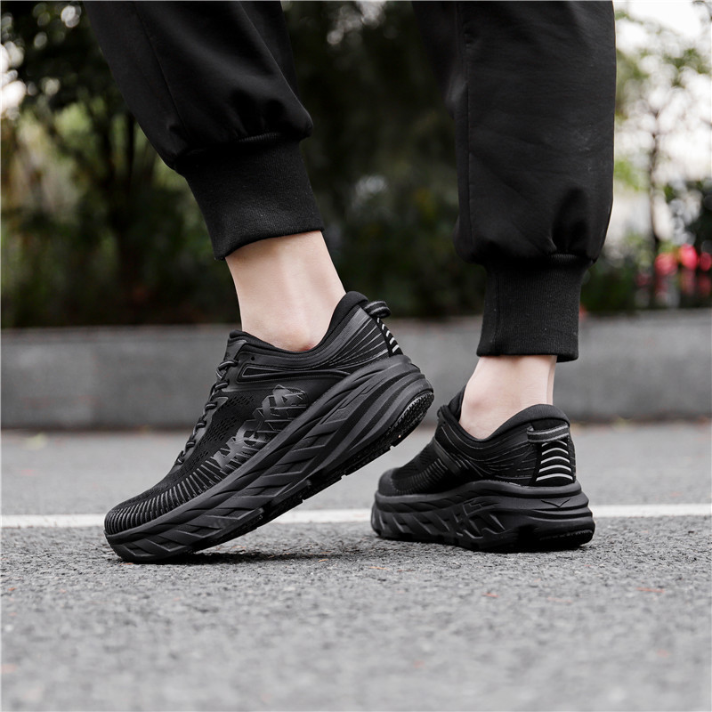 スニーカー Hoka One One ボンダイ 7 ホカオネオネ 厚底 ランニング