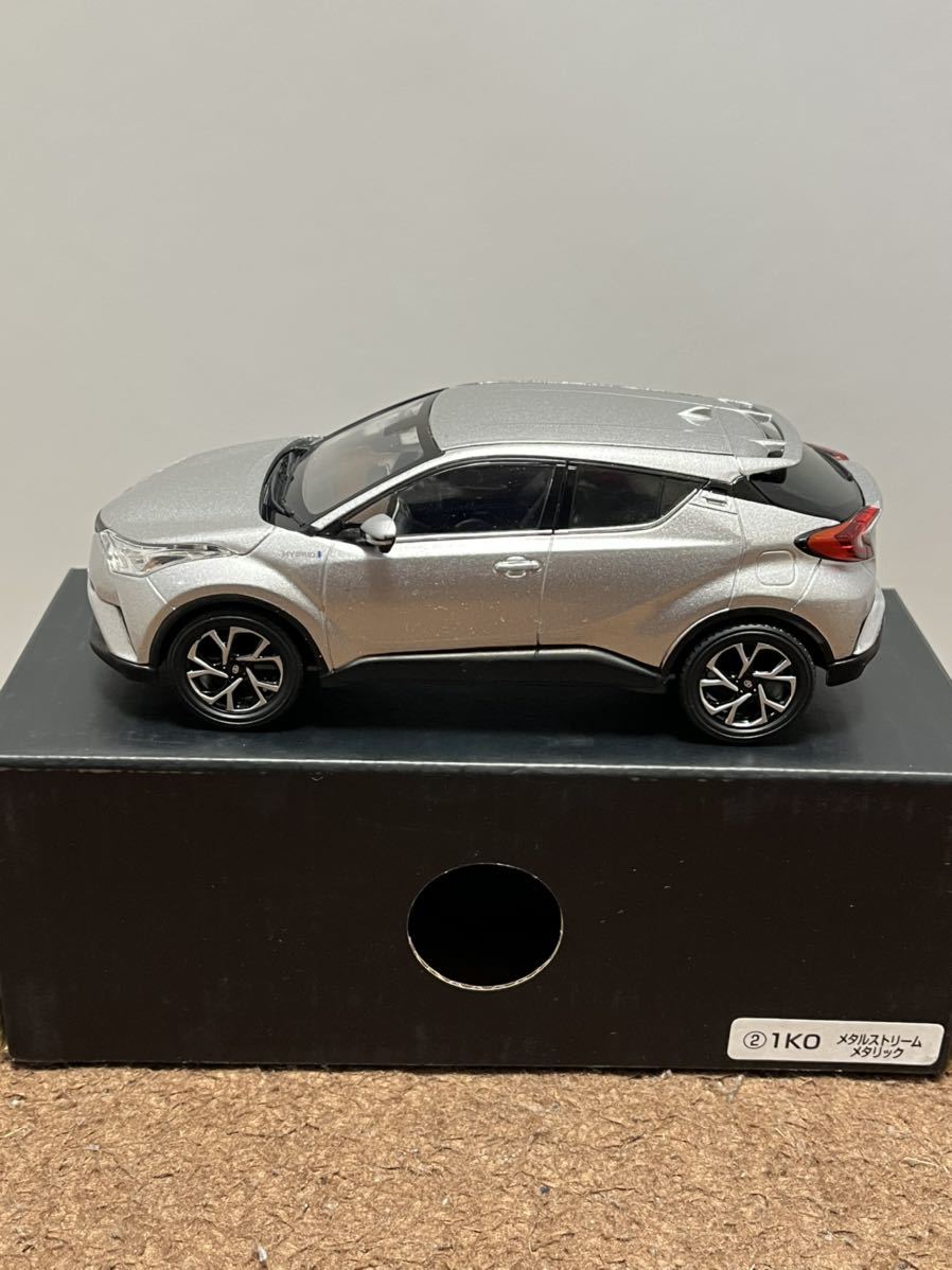 赤字必死！【非売品】C-HR カラーサンプルミニカ メタルストリームメタリック 1KO 1/30_画像1