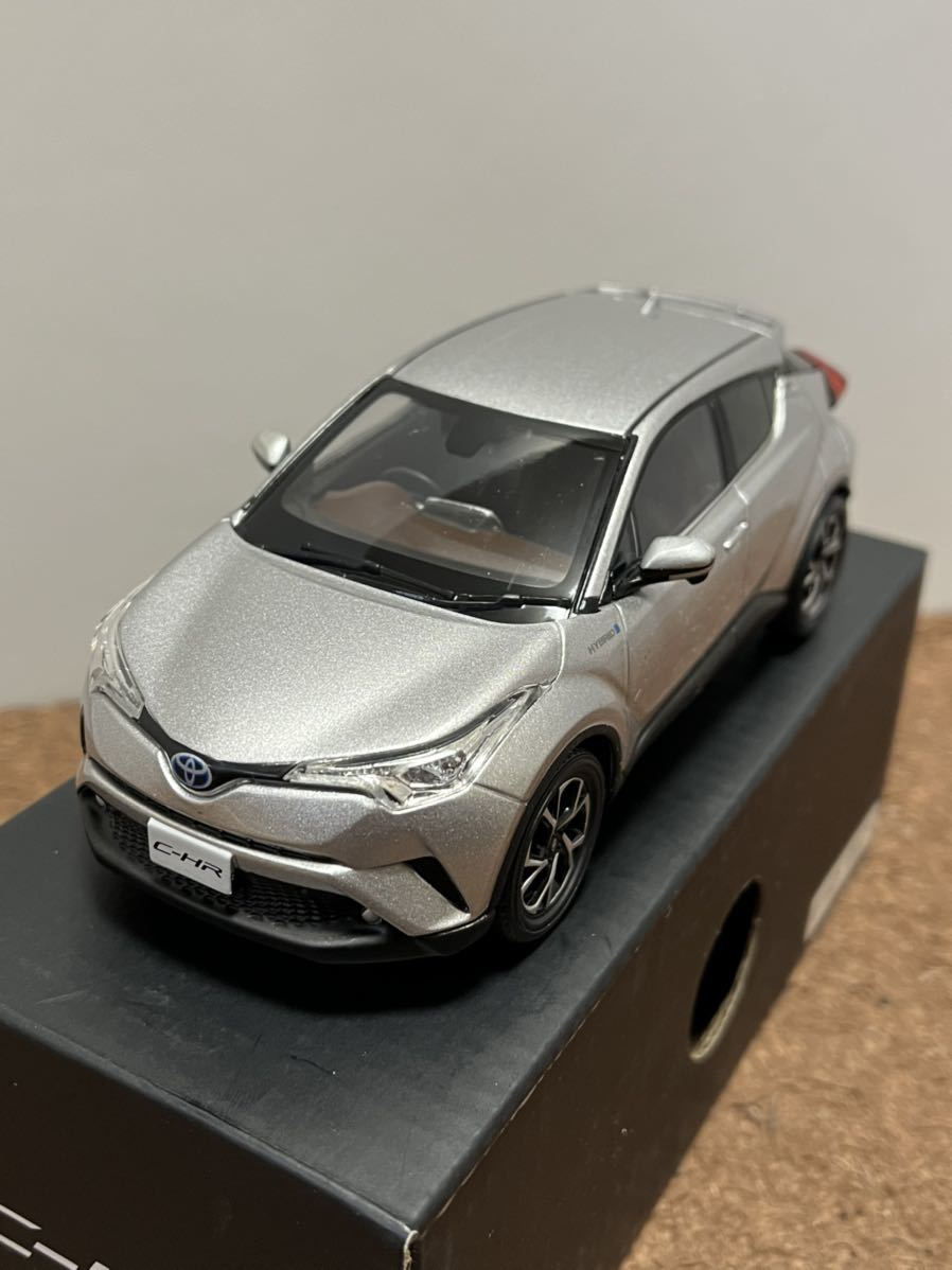 赤字必死！【非売品】C-HR カラーサンプルミニカ メタルストリームメタリック 1KO 1/30_画像2