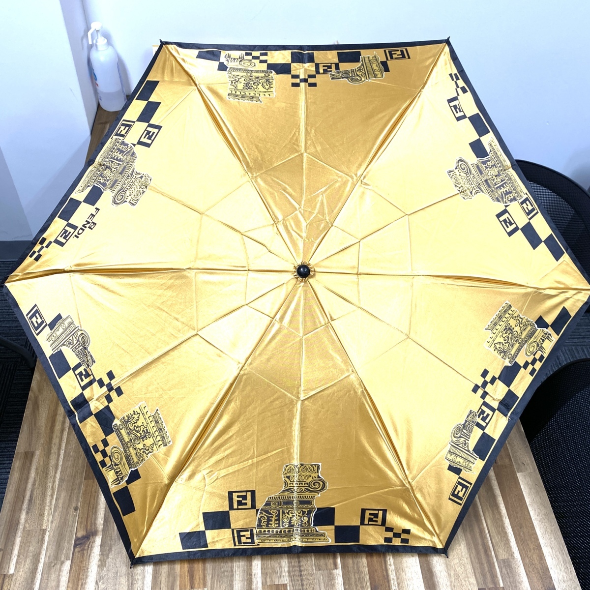 良品】FENDI フェンディ 傘 アンブレラ 折りたたみ傘 イエロー 晴雨