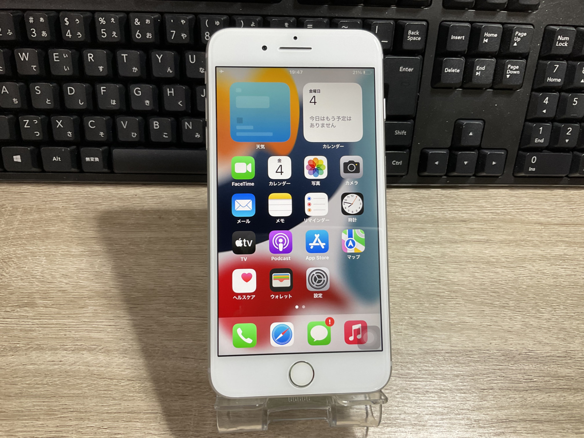 【2228】iPhone 8 Plus Silver 64 GB SIMフリーバッテリー100% 利用制限なし　完動品　送料込み1円～スタート_画像1