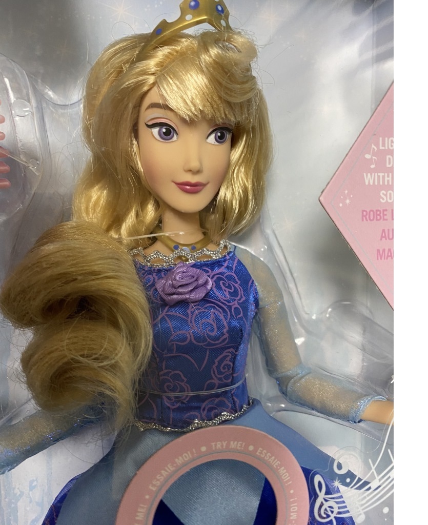 新しいコレクション ディズニー ストア プリンセス ブルーオーロラ姫 クラシックドール ライトアップドレス 人形 フィギュア Lacistitis Es