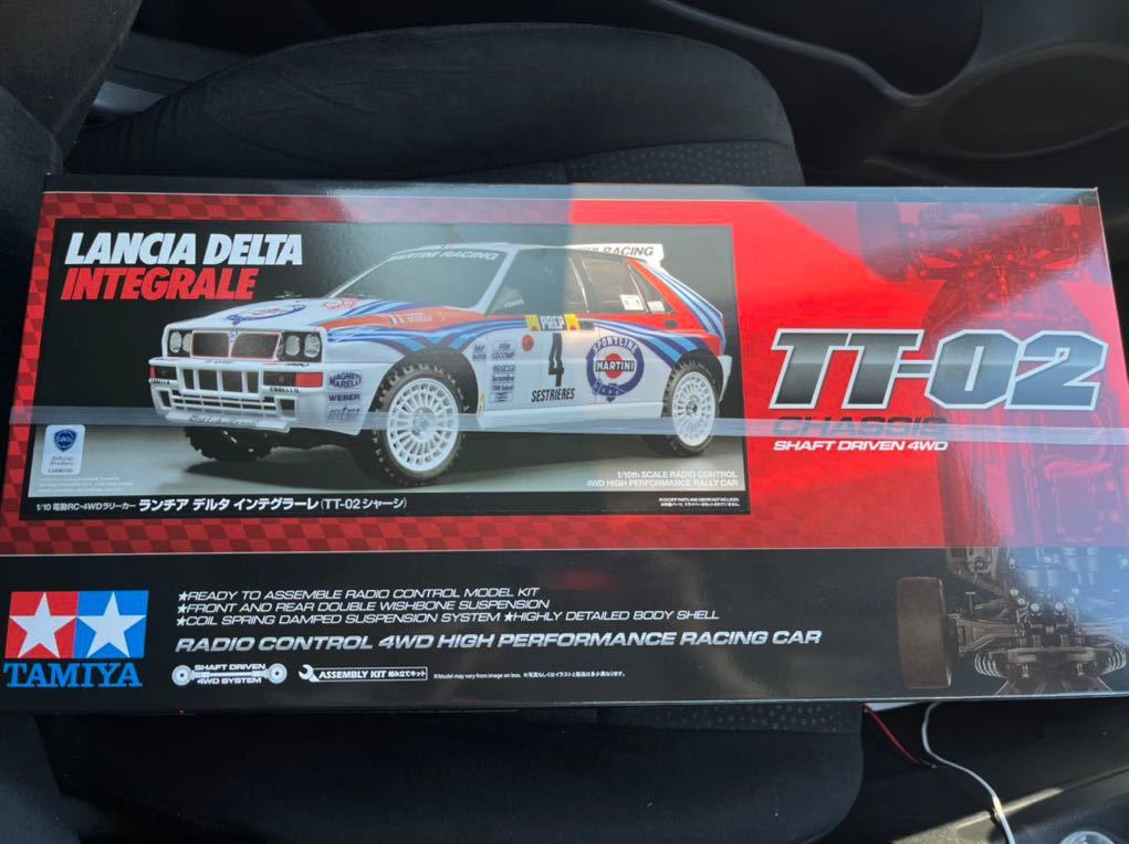 送料無料】タミヤ 1/10電動RCカー ランチア デルタ インテグラーレ