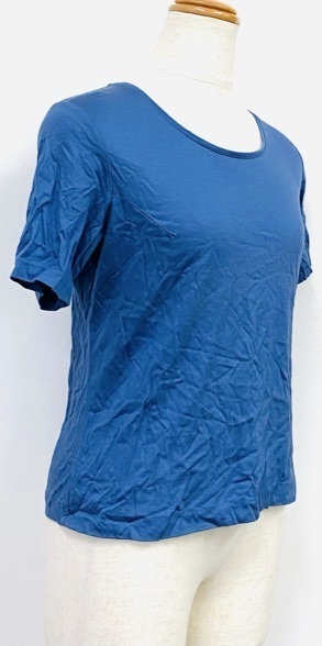 新品同様 ほぼ未使用 極美品 IKUKO イクコ トップス カットソー Tシャツ 半袖 丸首 ブルー 青 綺麗色 くすみカラー size2 レディース 上質_画像4