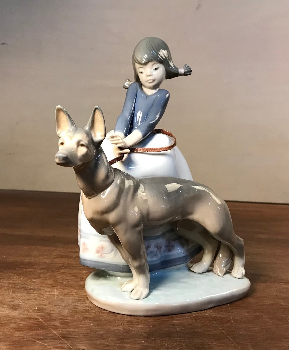 □送料無料□ リヤドロ 少女 ジャーマンシェパード 犬 磁器 陶器 彫刻