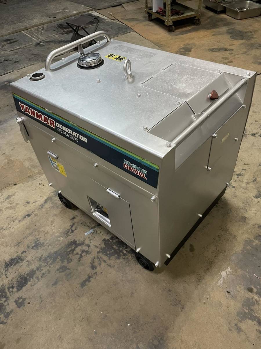 休日限定 インバーター発電機 定格出力1.6kVA 50Hz/60Hz 約15.5kg 防音 ...