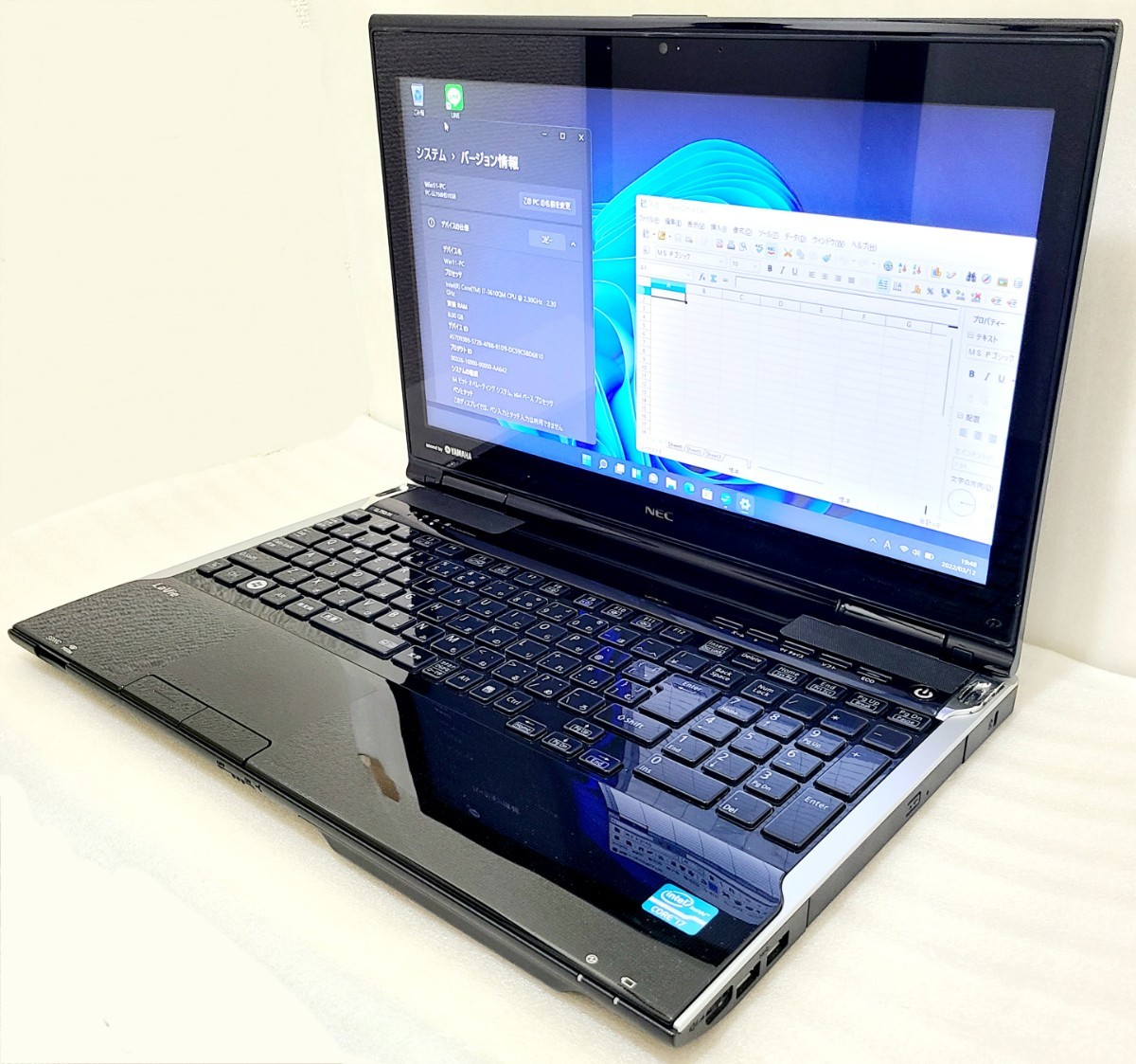 グレイ系人気の贈り物が 高スペックNEC LaVie/第3世代i7!/新品SSD
