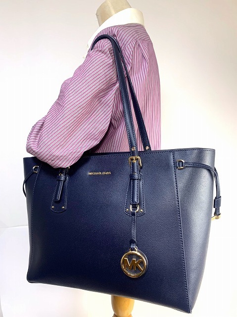 極美品☆送料無料 マイケルコース MICHAEL KORS レザー ヴォイジャー