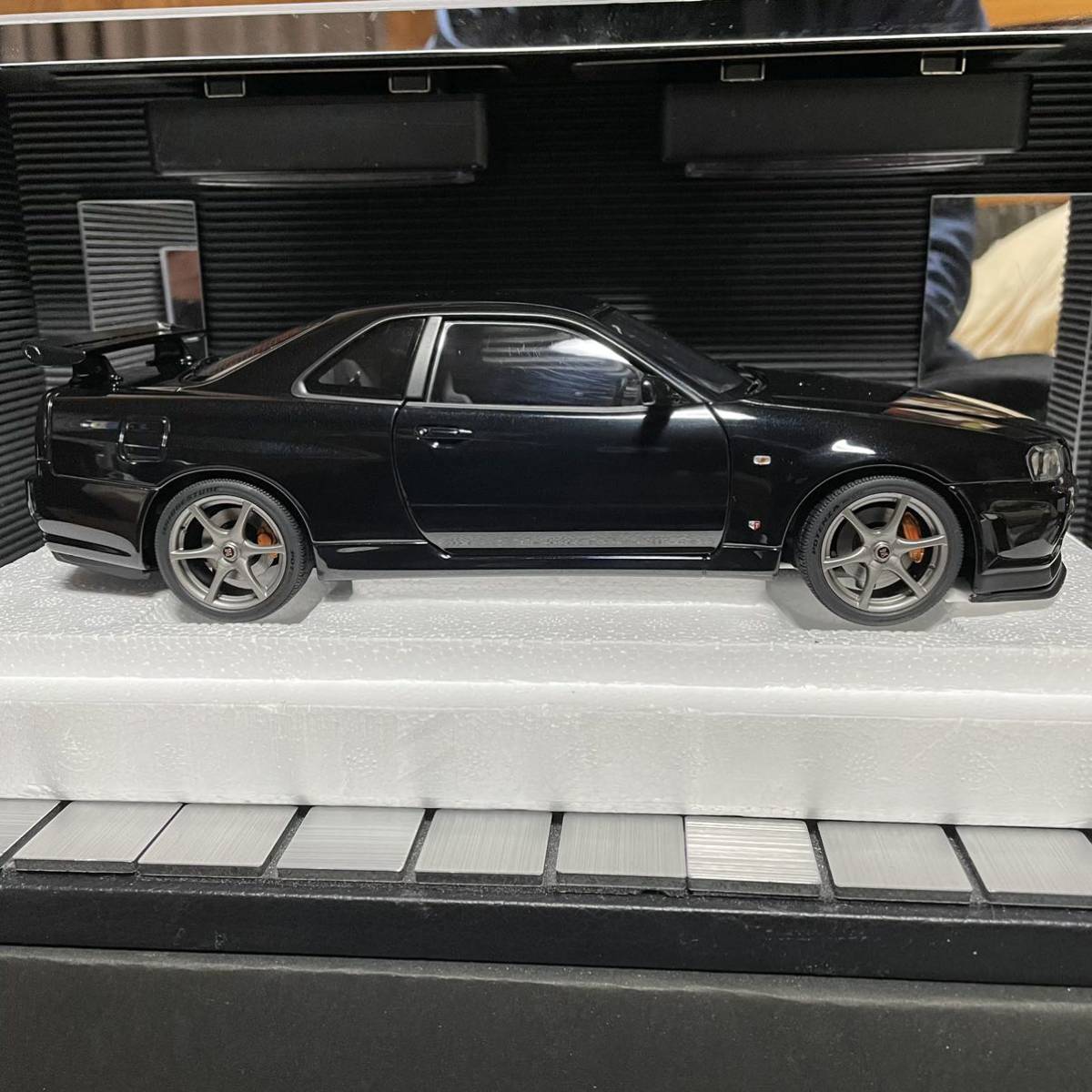 未展示品オートアート1/18スカイライン GT-R R34 V-SPEC II ブラックパール_画像4