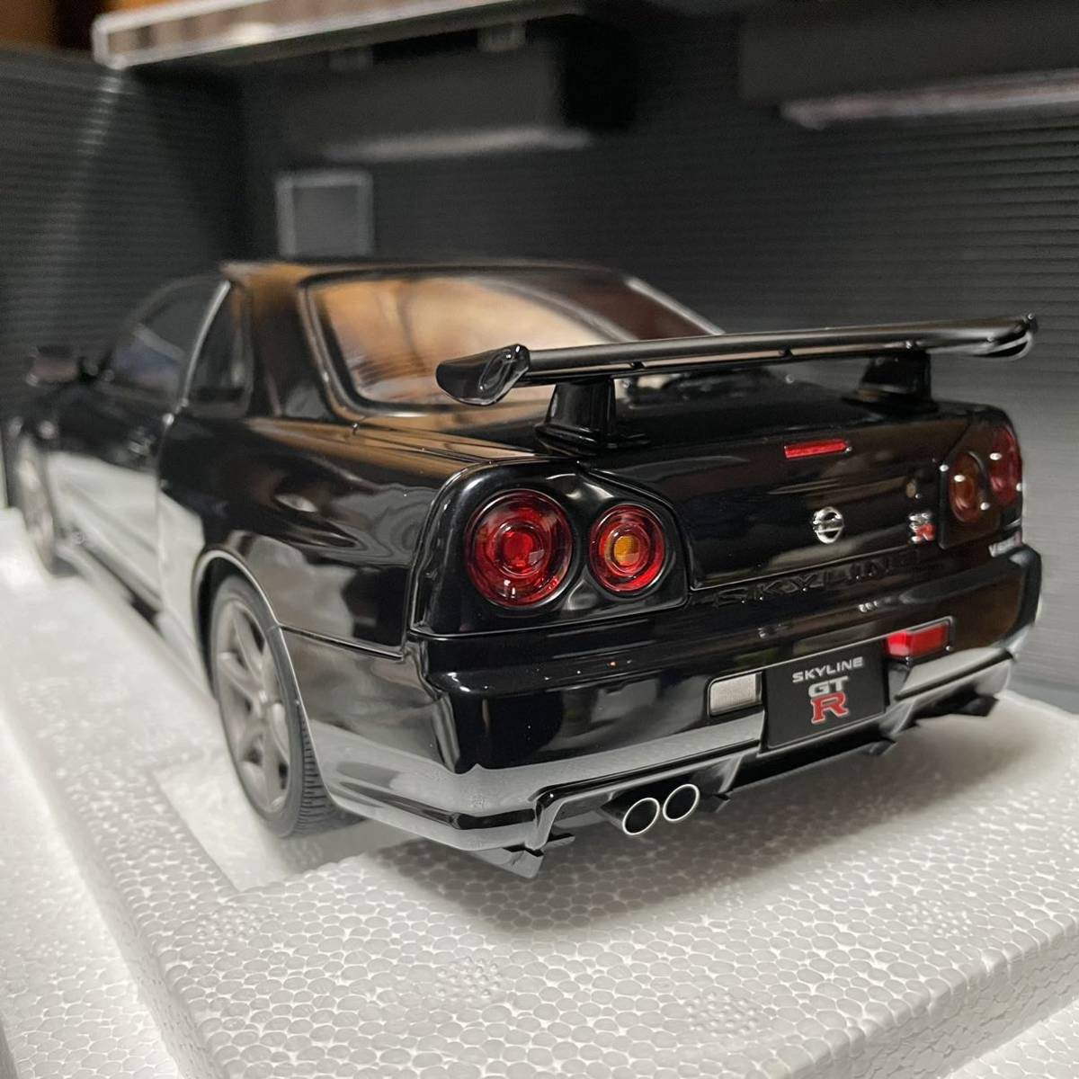 未展示品オートアート1/18スカイライン GT-R R34 V-SPEC II ブラックパール_画像2