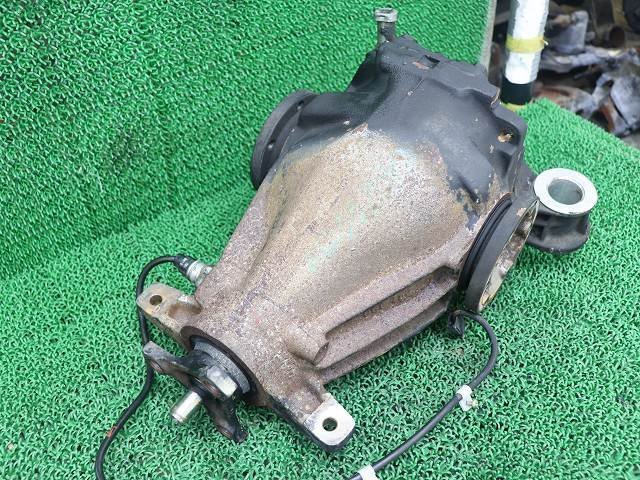 * Benz 300SE W126 S Class 91 year 126024 rear differential gear / rear diff ( stock No:A31127) (5736) *