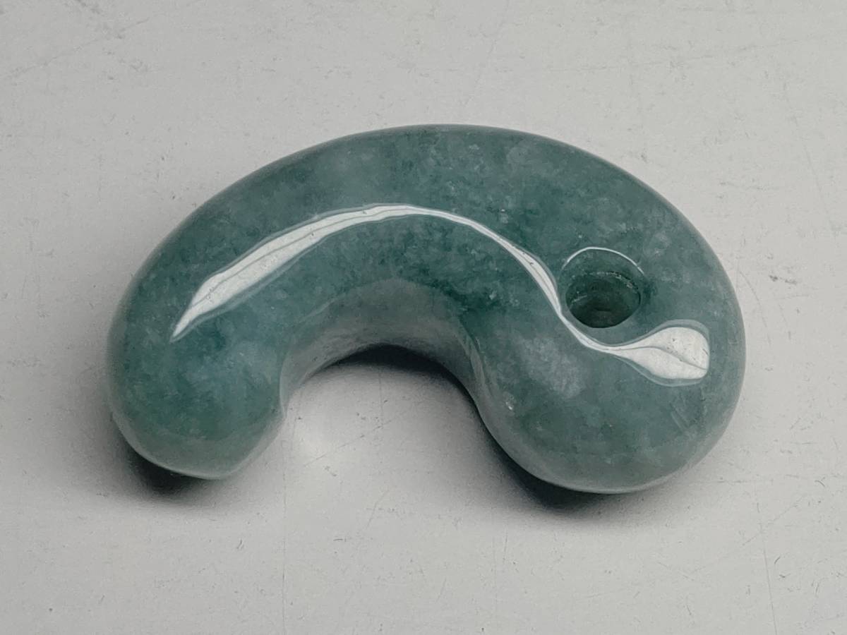 翡翠 勾玉・緑A】 ☆15g☆ 勾玉 翡翠 原石 ヒスイ 鉱物 アクセサリー