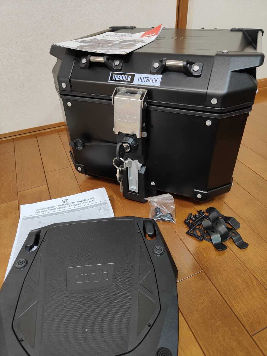 GIVI リアボックス 42L ブラック TREKKER OUTBACK animalrecord.net