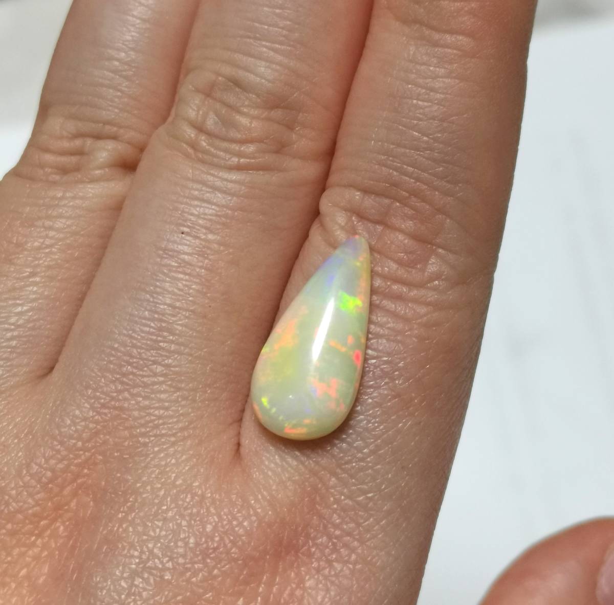 お得】 4.2ct エチオピア産ウェロ地区虹色オパール ルース オパール