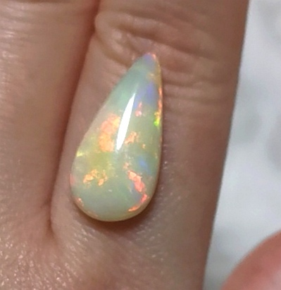お得】 4.2ct エチオピア産ウェロ地区虹色オパール ルース オパール