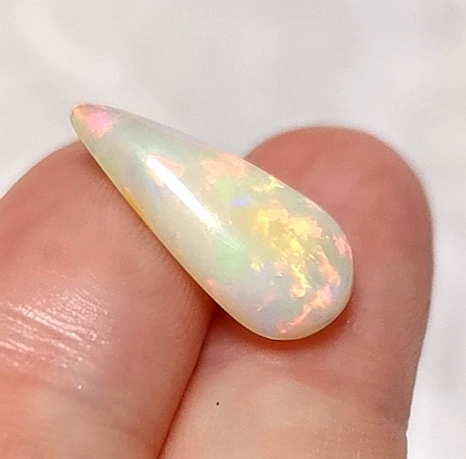 お得】 4.2ct エチオピア産ウェロ地区虹色オパール ルース オパール