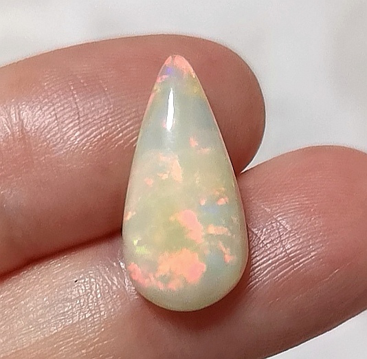 お得】 4.2ct エチオピア産ウェロ地区虹色オパール ルース オパール