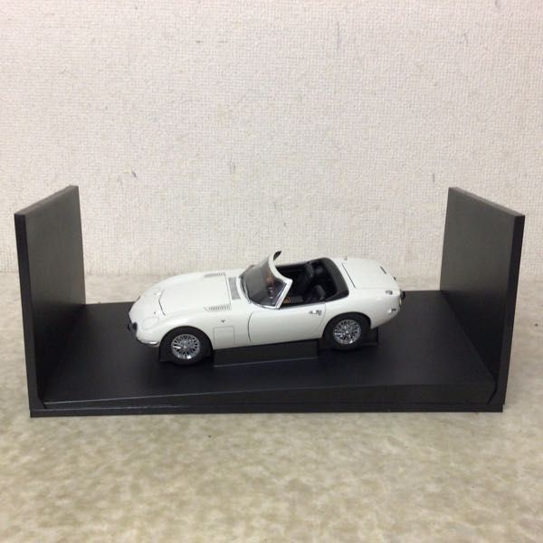 オートアート 18「007は2度死ぬ」トヨタ 2000GT カブリオレ ボンドカー