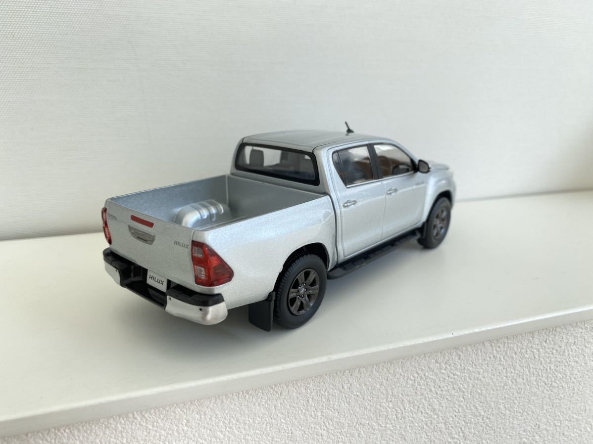 送料込み 新型 ハイラックス ミニカー トヨタ 1/30 カラー 送料込み 新型 ハイラックス ミニカー トヨタ 1/30 カラー