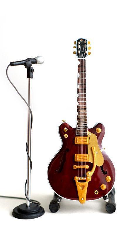 BEATLES ビートルズ ミニチュア 楽器 フィギュアセット 新品 BEATLES ビートルズ ミニチュア 楽器 フィギュアセット 新品