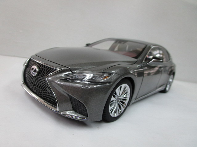 オートアート 1/18 レクサス LS 500h メタリックグレー (5125-168) ic