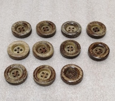 【 ボタン ⑧ 】 ワンピース用ボタン 11個セット (木製・茶系)