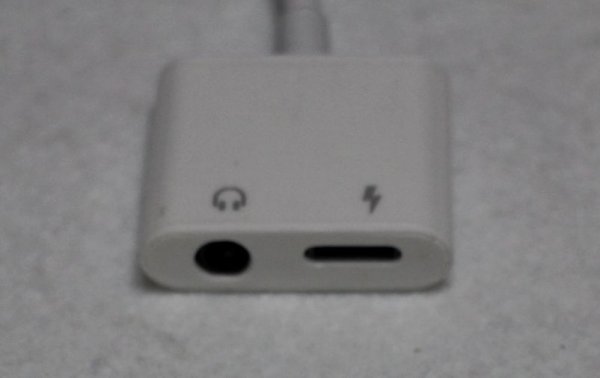 14 00829☆iPhone イヤホン 変換ケーブル Lightning to 3.5㎜ Adapter【アウトレット品】_画像3