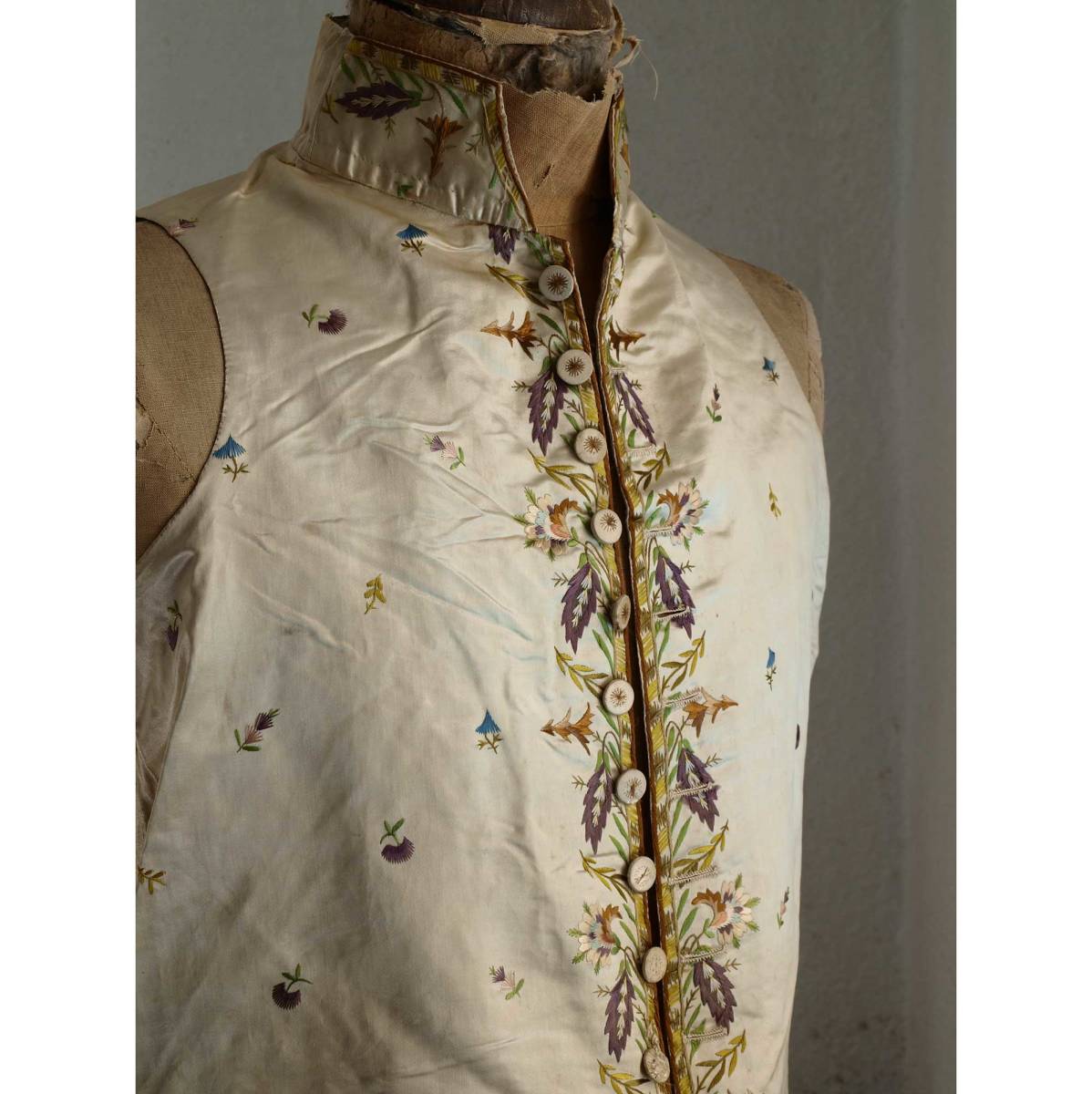 博物館 豪華刺繍ベスト 1800年 ヴィクトリアン エドワーディアン 時代衣装 ジレ 紳士服 フランス アンティーク/H103